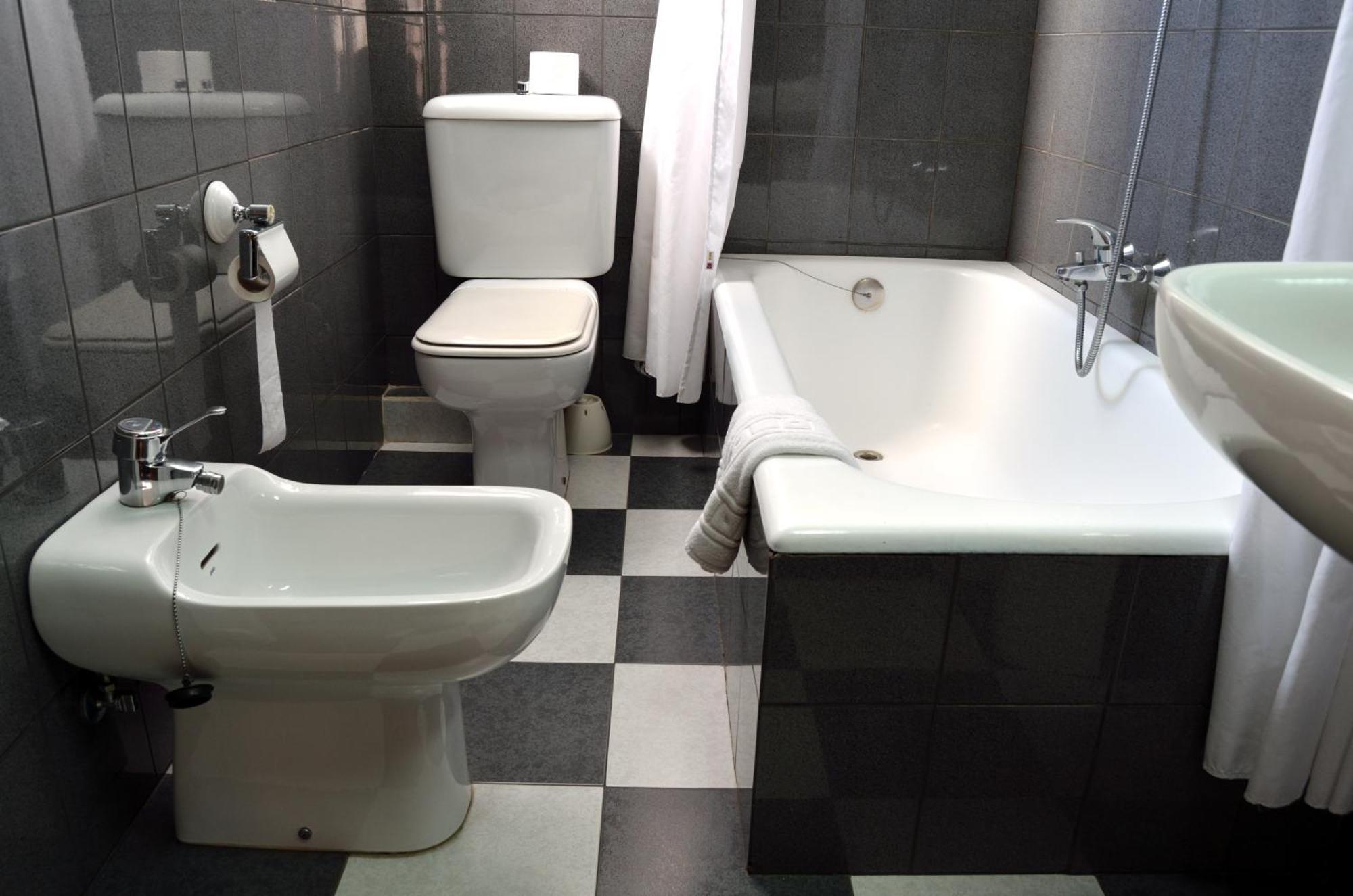 Hostal Cortes كوينكا المظهر الخارجي الصورة